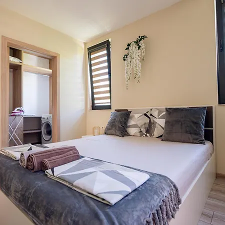 динати Apartment